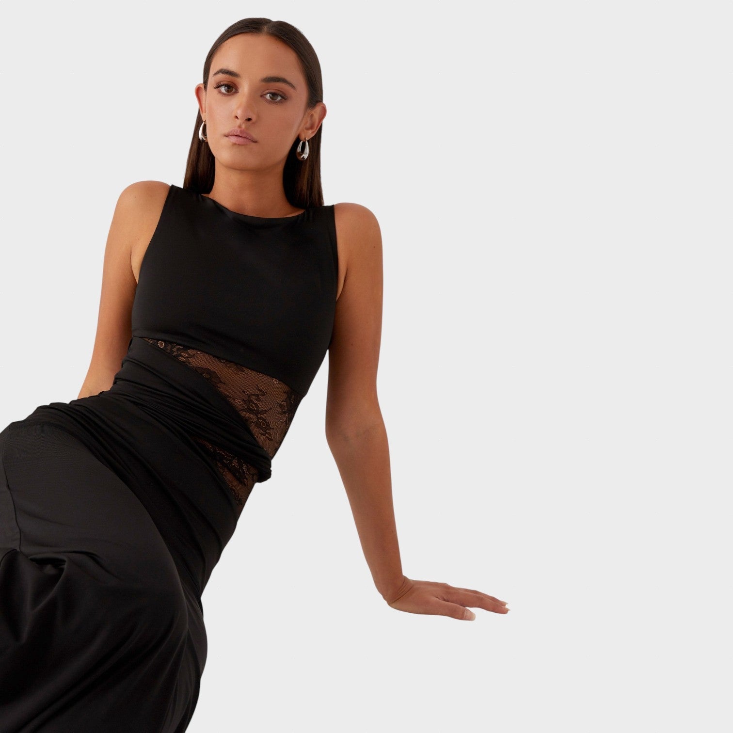 Leni | Maxi šaty s důrazem na postavu a jemnými průstřihy